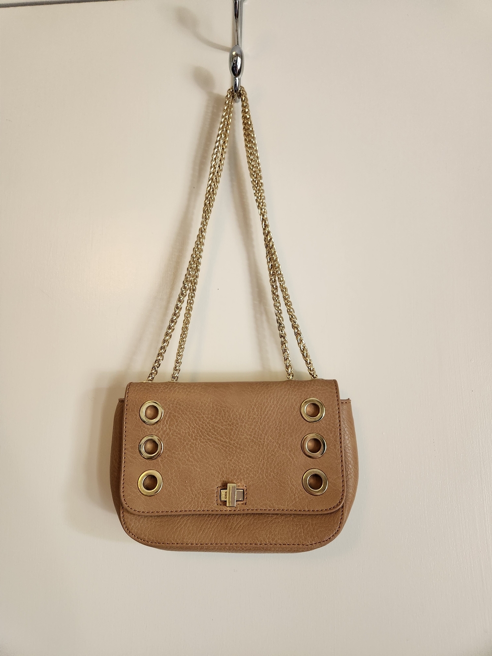 INC International Concepts Tan Grommet Chain Shoulder Bag Purse Y2K Gold Tone
